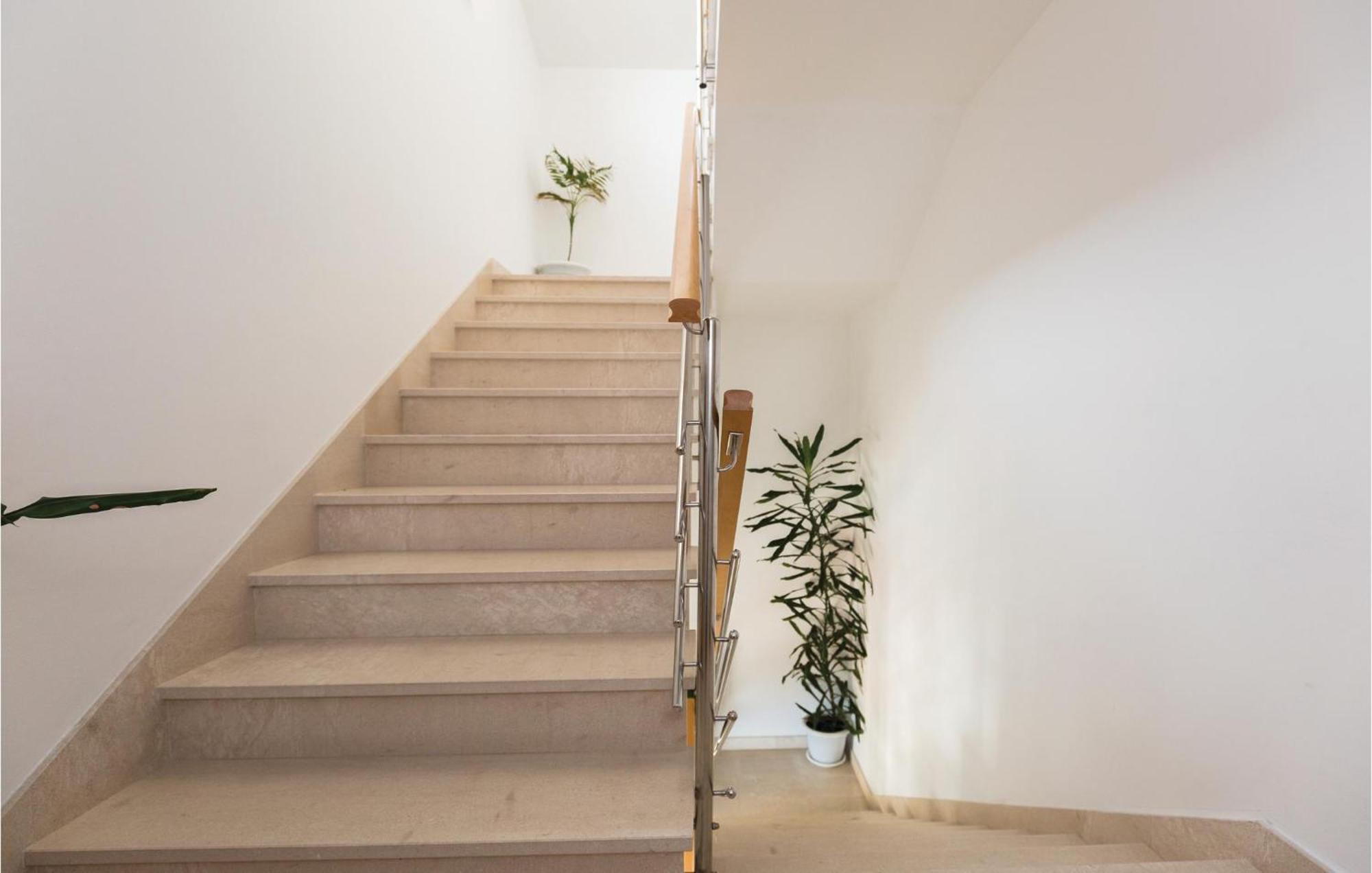 Stunning Apartment In Makarska With Wifi Extérieur photo