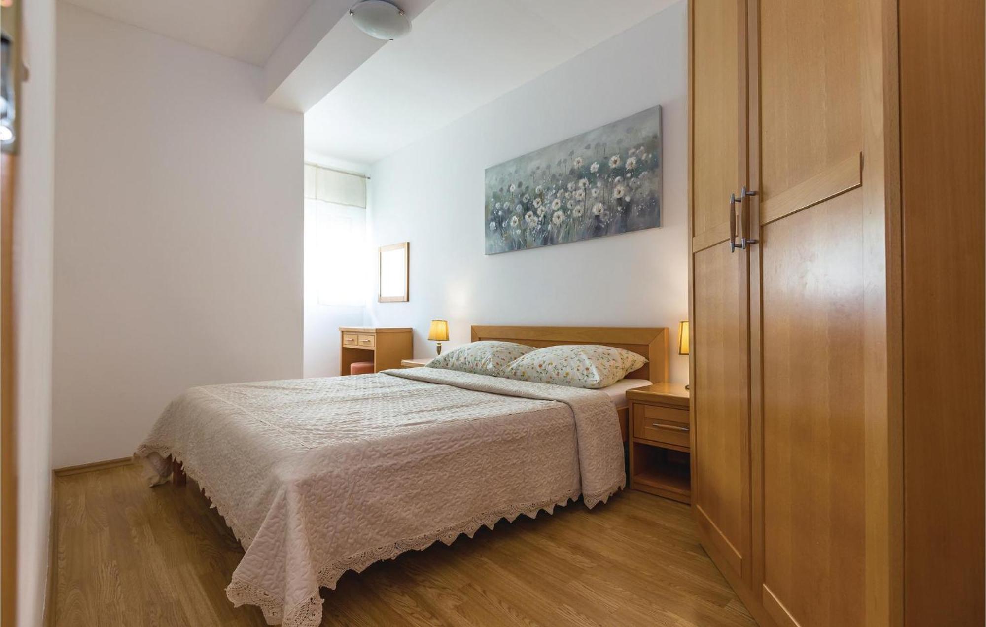 Stunning Apartment In Makarska With Wifi Extérieur photo