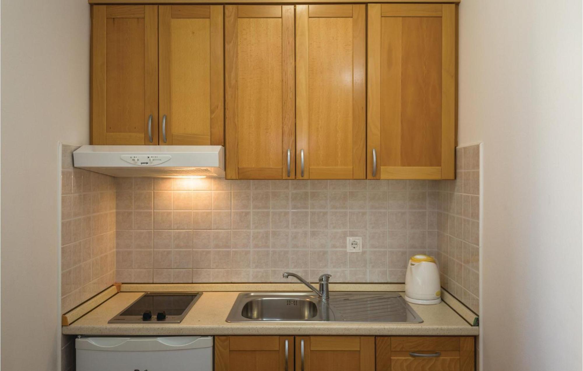 Stunning Apartment In Makarska With Wifi Extérieur photo