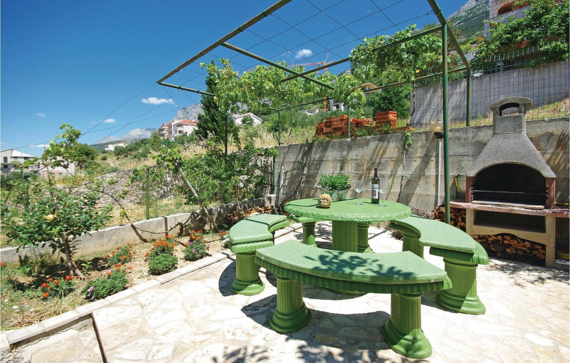 Stunning Apartment In Makarska With Wifi Extérieur photo