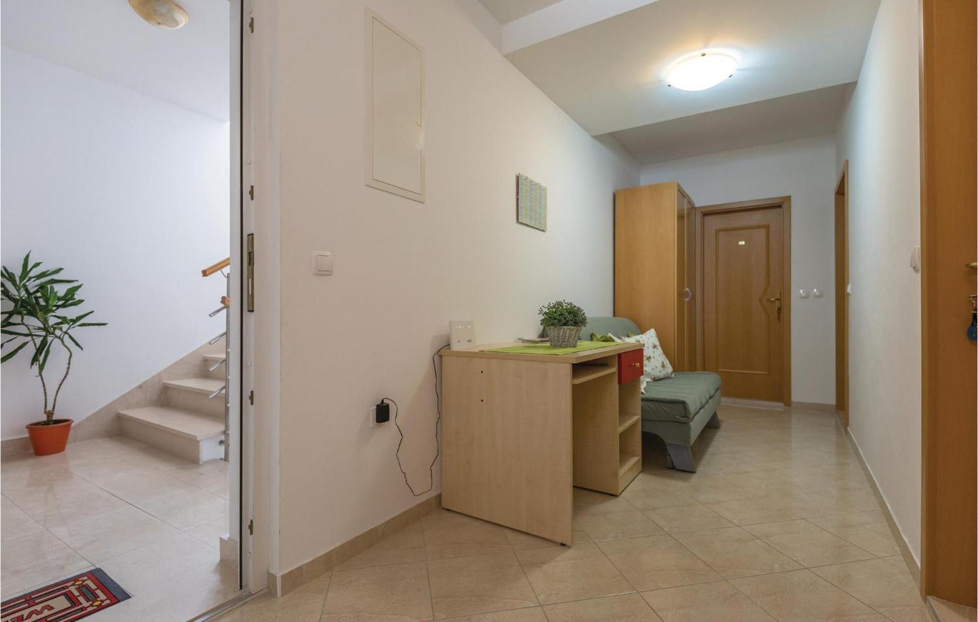 Stunning Apartment In Makarska With Wifi Extérieur photo